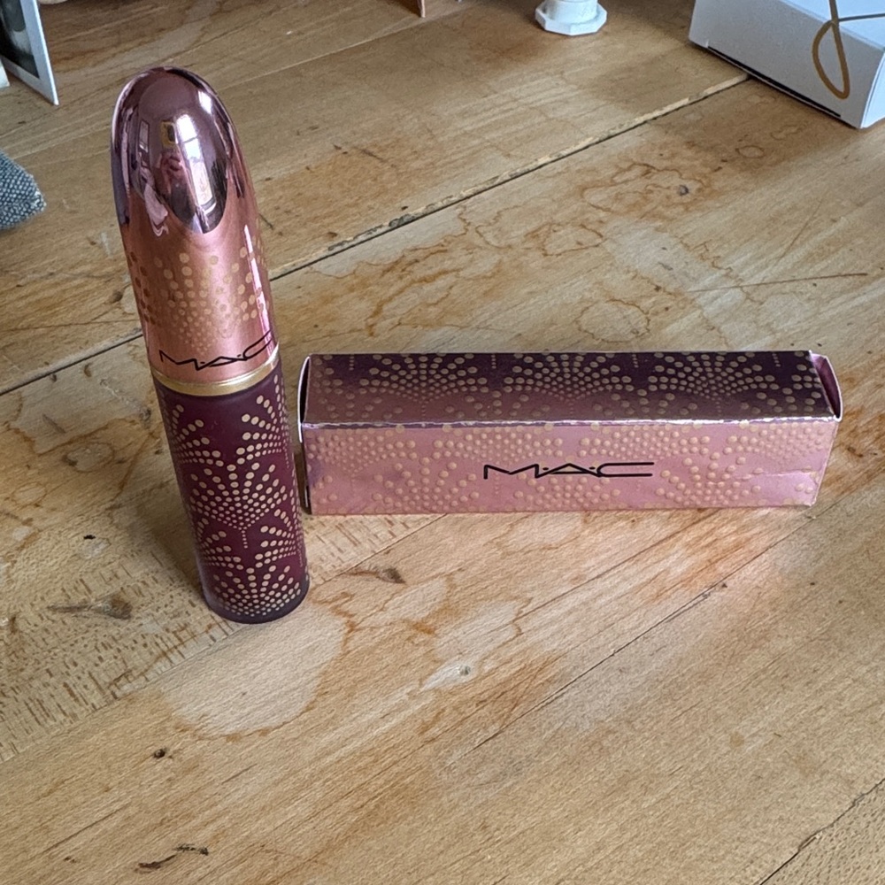 MAC It’s a Tie Powder Kiss Bubbles Bows Collection